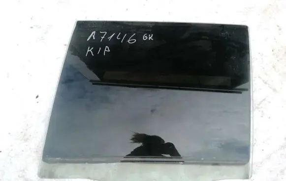 KIA Carens II Rear door window glass