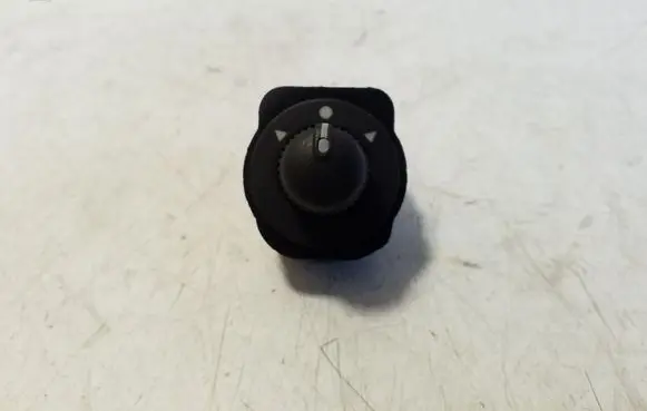 Fiat 500L Wing mirror switch B569
