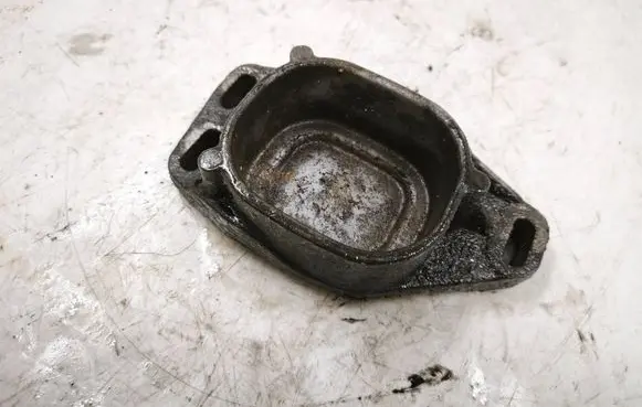 Engine mounting bracket