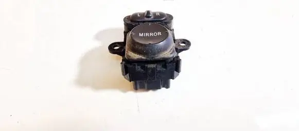 Wing mirror switch
