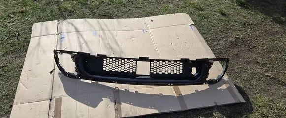 Jeep Grand Cherokee Front bumper lower grill 