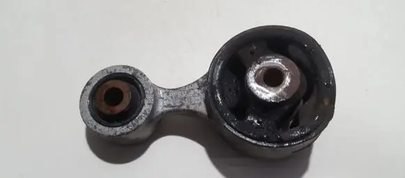 Honda CR-V Engine mount bracket