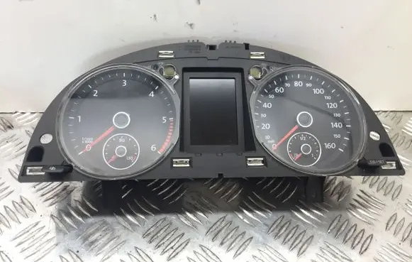 Volkswagen PASSAT B6 Speedometer (instrument cluster) 3C0920971R 8378