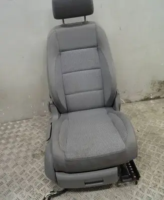 Volkswagen Touran I Front passenger seat