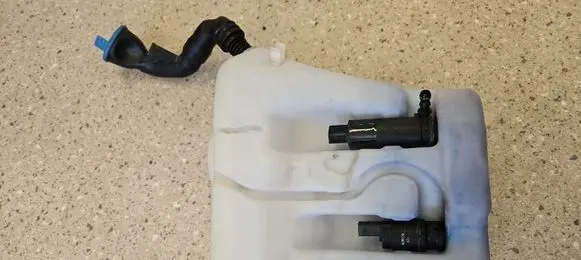 Mercedes-Benz SL R230 Windshield washer fluid reservoir/tank A2308690117 A2308690020 2108691221
