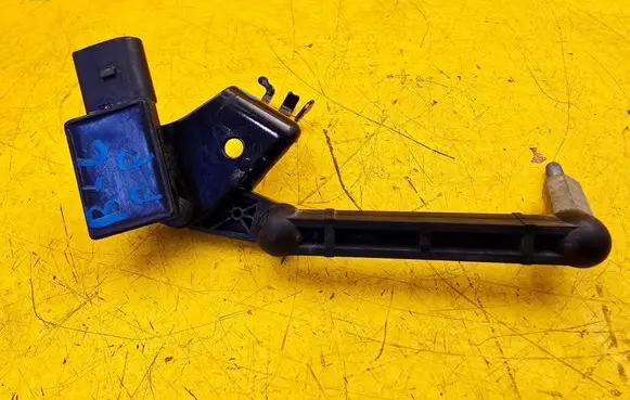 Audi RS6 C8 Air suspension front height level sensor 4K0907504A