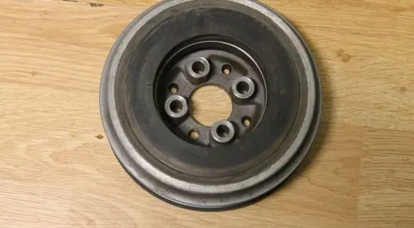 Volkswagen Golf IV Crankshaft pulley