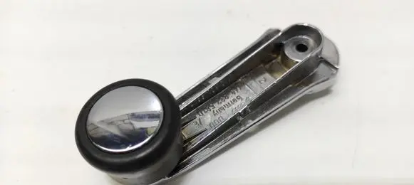 Volkswagen PASSAT B5 Rear door window winding handle 443837581D