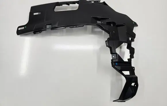 Audi Q7 4M Front bumper mounting bracket 4M0807095E