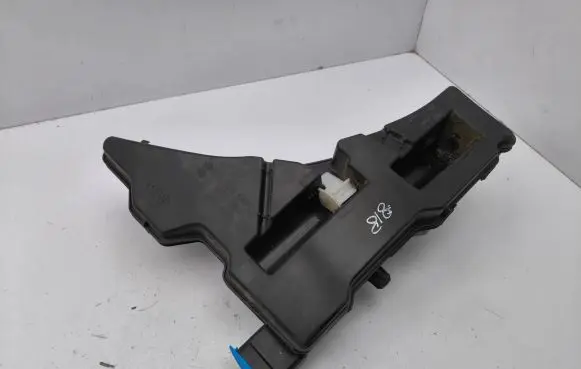 Audi A5 Windshield washer fluid reservoir/tank 8W6955451E