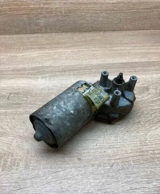 Volkswagen PASSAT B3 Wiper motor 321955113G