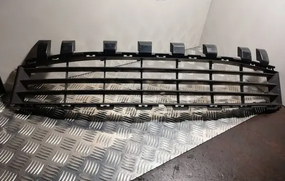 Renault Megane II Front bumper upper radiator grill 8200412379