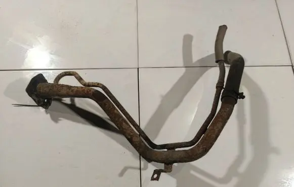 Hyundai i30 Fuel tank filler neck pipe 