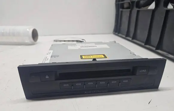 Audi Q7 4L CD/DVD changer 4L0035111