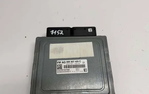 Volkswagen Jetta VI Engine control unit/module 06K907425C