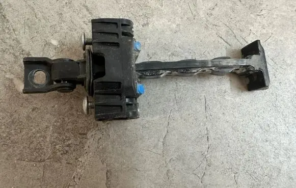 Volkswagen Amarok Front door check strap stopper