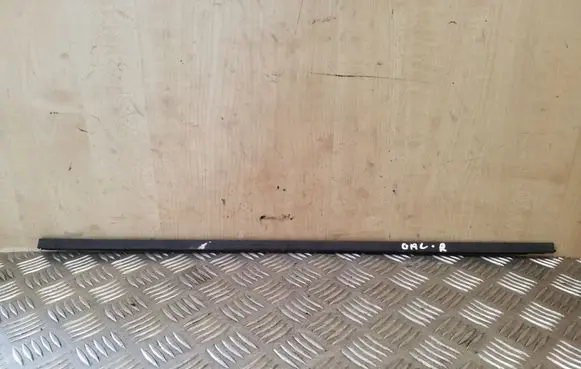 Volkswagen Golf IV Rear side glass trim 