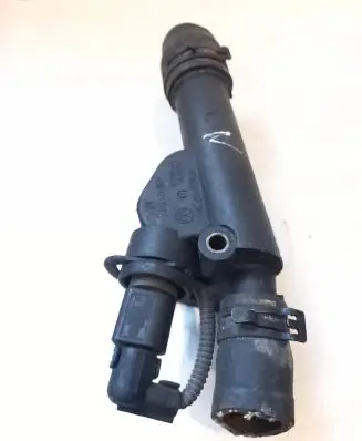 Volkswagen Touran I Engine coolant pipe/hose 038121132G