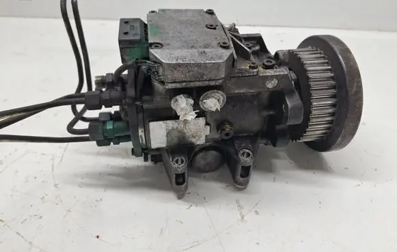 Audi A6 S6 C5 4B Fuel injection high pressure pump 059130106A