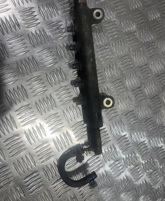 Nissan X-Trail T30 Fuel main line pipe