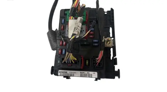 Peugeot Partner Fuse module 9643498680 T118470005