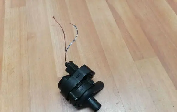 Mercedes-Benz R W251 Electric auxiliary coolant/water pump A2118350264 0392023001 A218350028