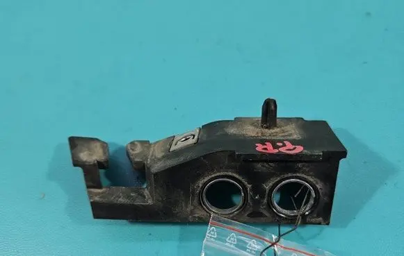 Front bumper mounting bracket