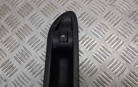 Renault Laguna II Quarter vent window switch 