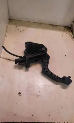 Volkswagen PASSAT B6 Clutch pedal 3C1721059Q 008E0031 690132L0C