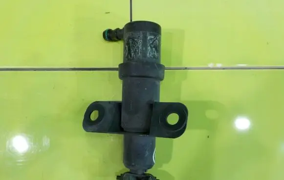 Mazda 5 Headlight washer pump PRZOD