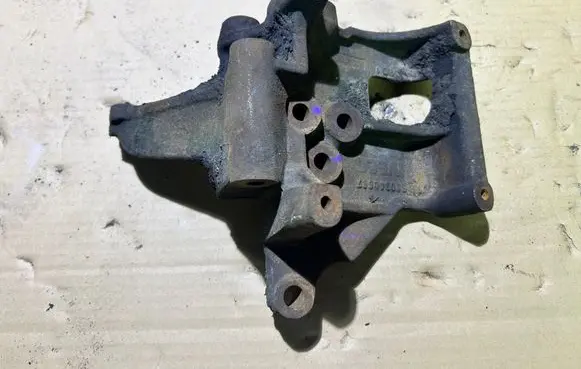 Iveco Daily 30.8 - 9 A/C compressor mount bracket 500340687