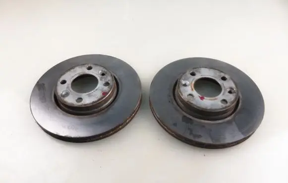 Renault Clio III Front brake disc