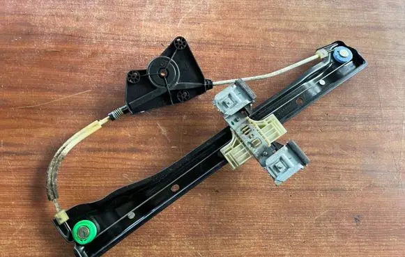 Volkswagen e-Up Front window lifting mechanism without motor 1S4837451A