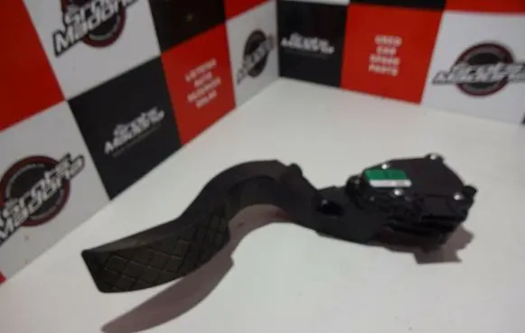 Audi A4 S4 B7 8E 8H Accelerator throttle pedal 8E1721523G
