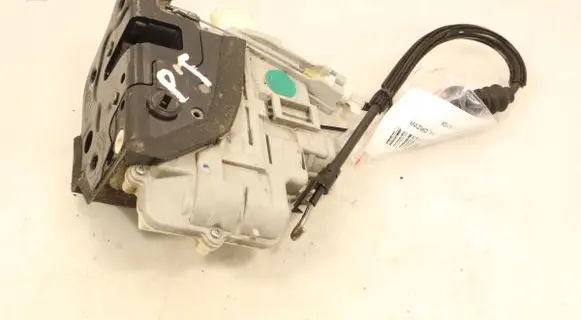 Volkswagen PASSAT B7 Rear door lock 3C4839016B