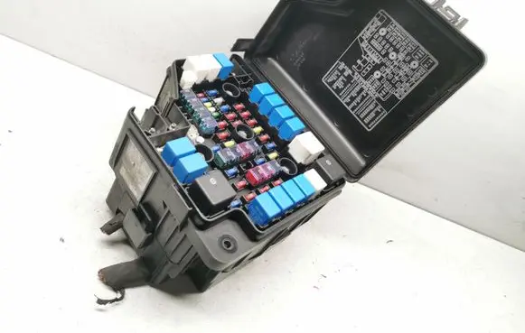 Hyundai Santa Fe Fuse module