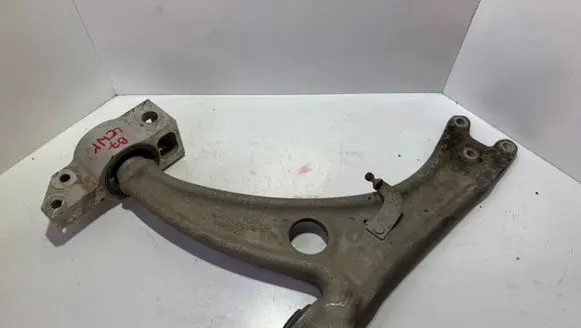 Volkswagen PASSAT B7 Front control arm