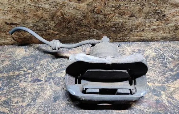Chevrolet Cruze Front brake caliper 0090
