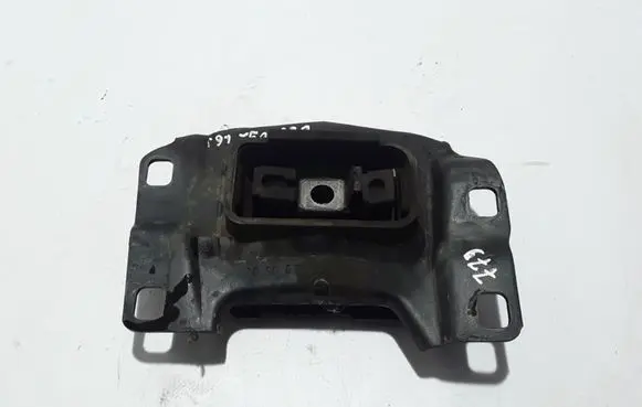 Volvo C30 Engine mount bracket 31359779