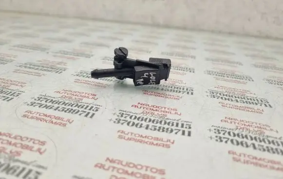 Volkswagen Golf IV Windshield washer spray nozzle 3B0955985C