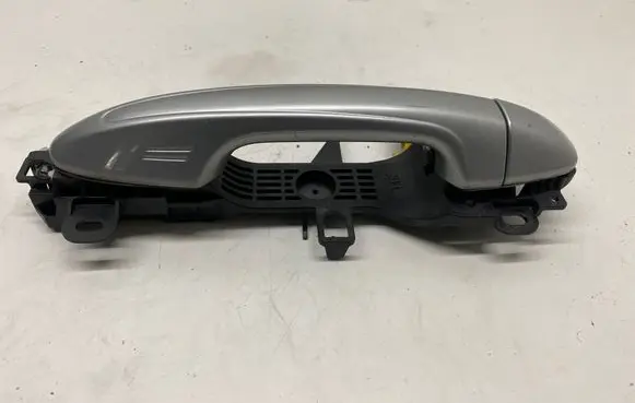 Toyota RAV 4 (XA40) Front door exterior handle