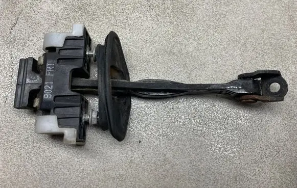 Opel Insignia A Front door check strap stopper 13229021
