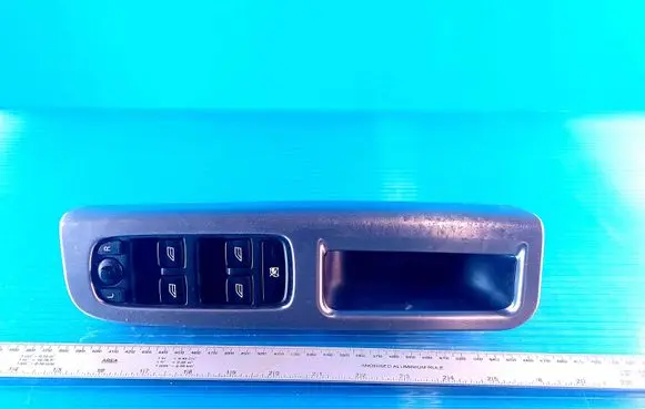 Volvo V50 Electric window control switch 8679666