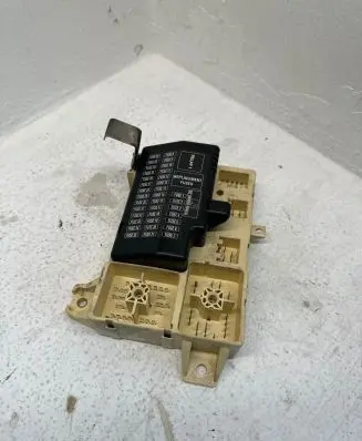 Jaguar S-Type Fuse module 6R8T14A067AA 0617051