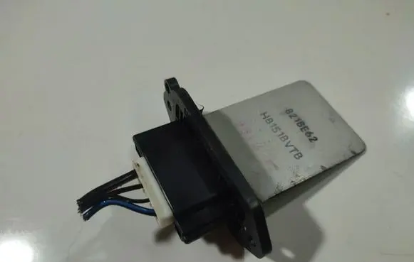 Mazda 3 I Heater blower motor/fan resistor 8218E62