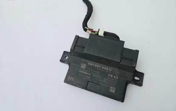 Audi A4 S4 B9 8W Gateway control module 4M1907468C