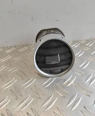 Seat Exeo (3R) Dash center air vent grill 3R0820951