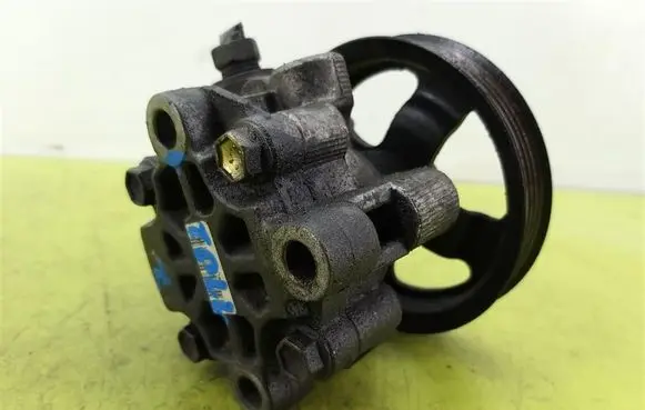Toyota Avensis T250 Power steering pump