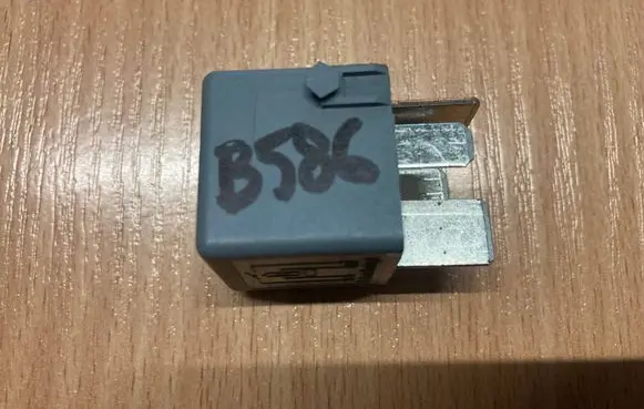 Mercedes-Benz B W245 Other relay A0025422619 V23134J52X361