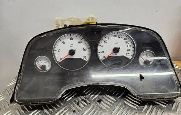 Opel Zafira A Speedometer (instrument cluster) 24461761JN 24461761